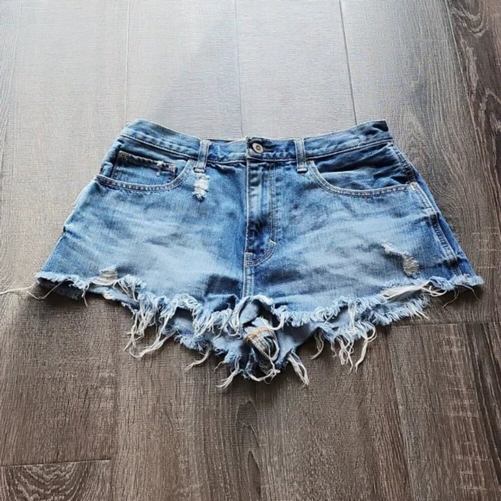 🍁 Hollister distressed denim Shorts 🍁